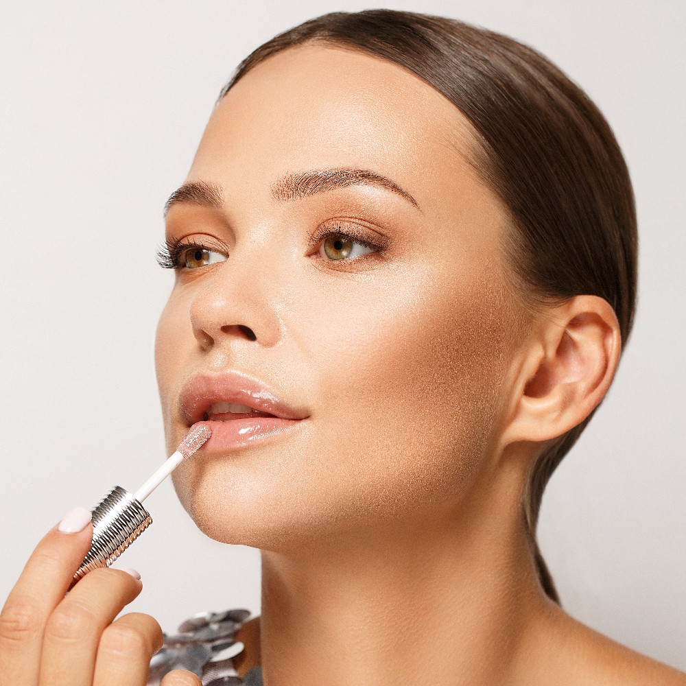 Блеск - плампер для губ Luxvisage Lip Volumizer hot vanilla 307 , 2,9г. Фото 7.