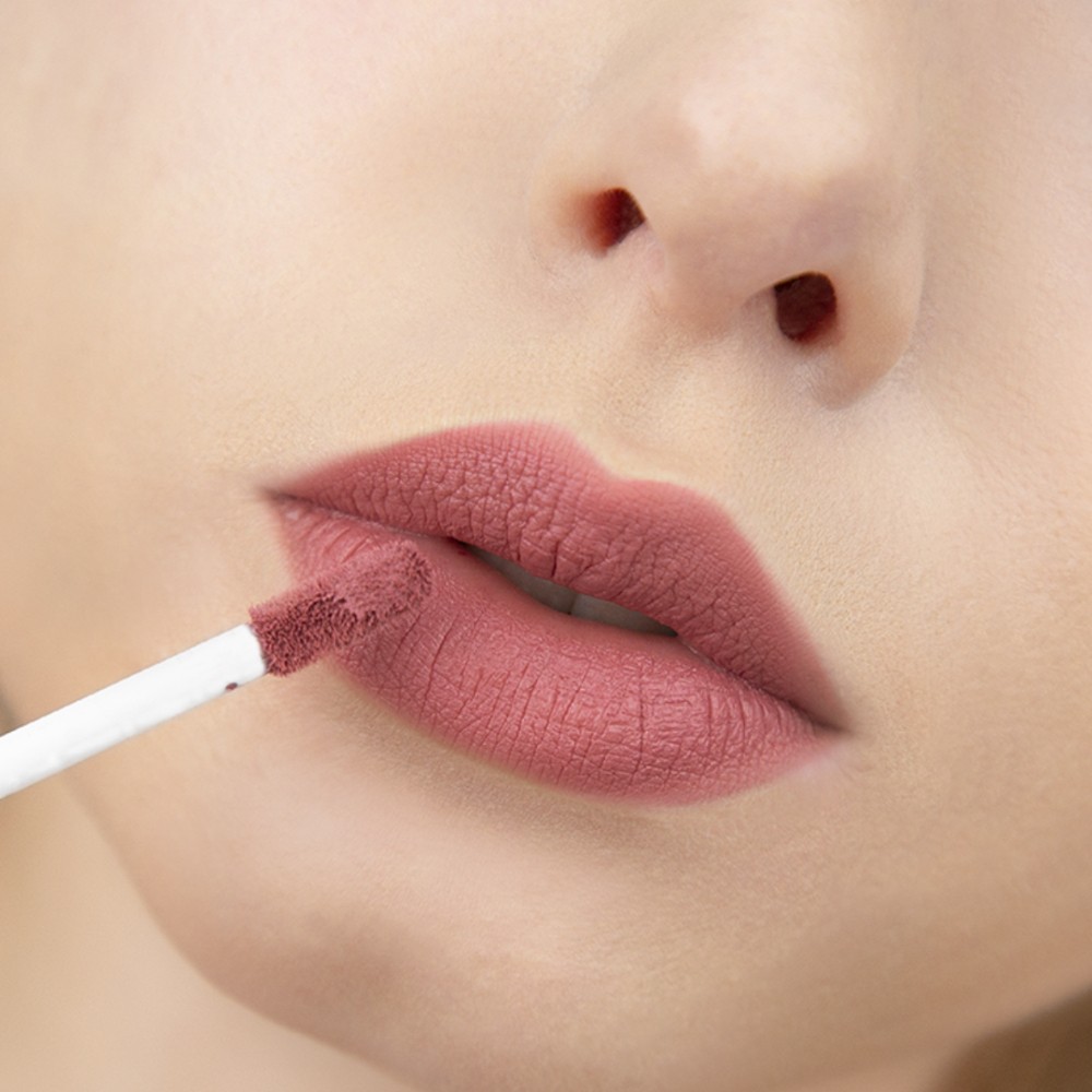 Блеск для губ Luxvisage Pin-Up 26 Smoky plum 5г. Фото 4.