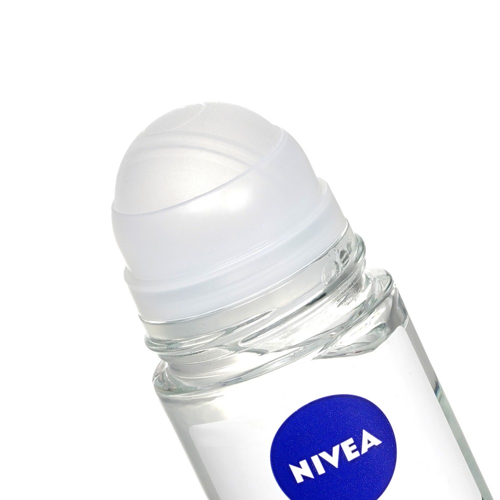 Шариковый NIVEA Невидимая защита для черного и белого женский дезодорант - антиперспирант " Clear " 50мл. Фото 4.