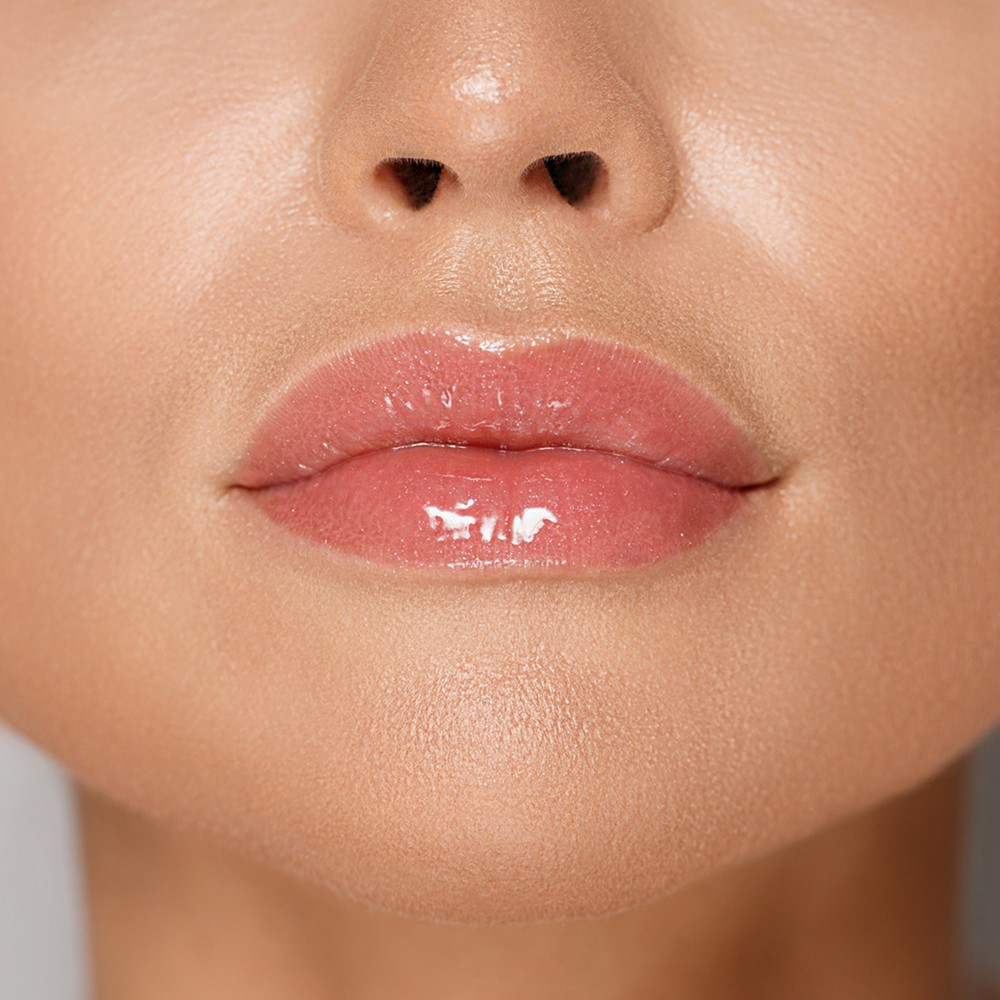 Блеск - плампер для губ Luxvisage Lip Volumizer hot vanilla 305 , 2,9г. Фото 5.