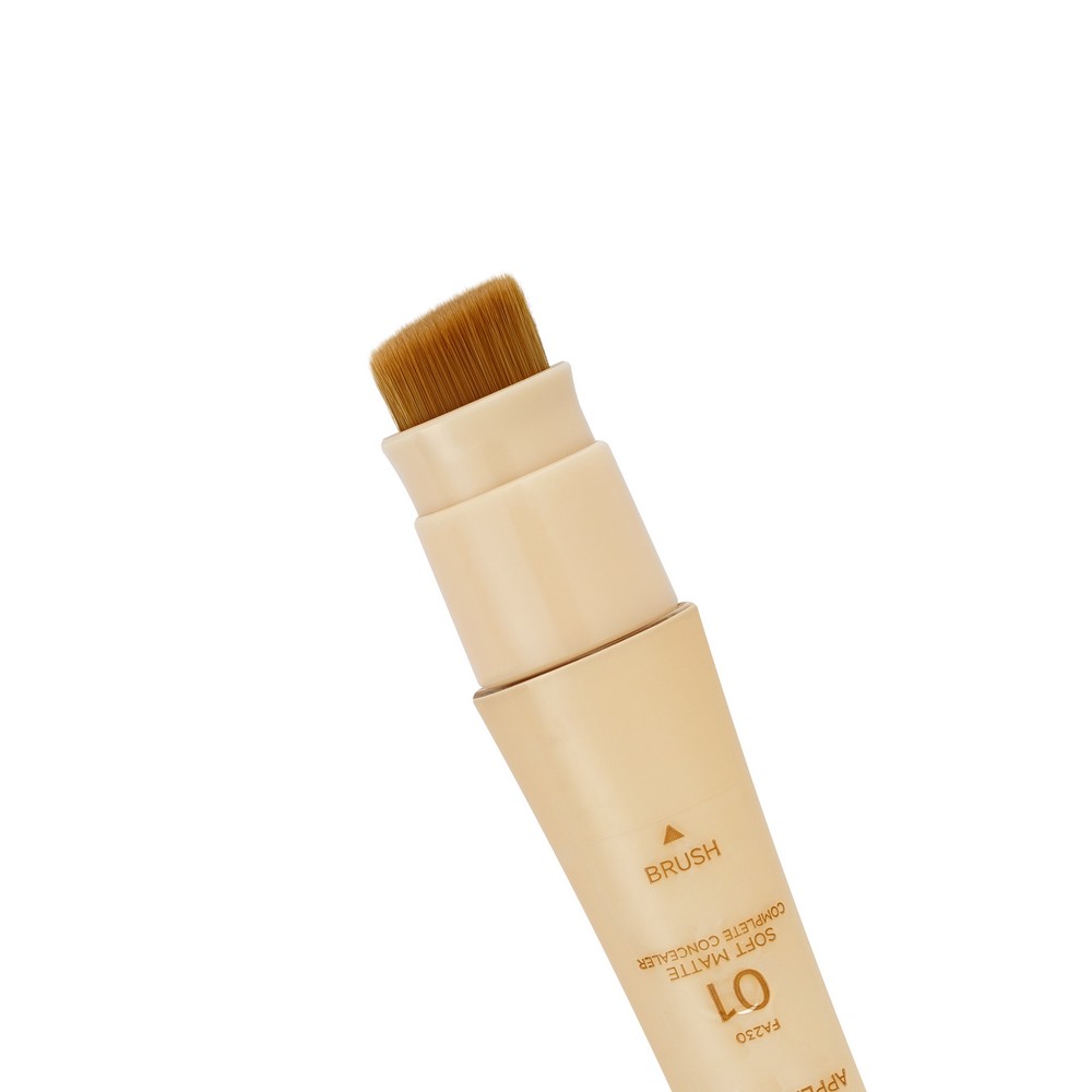 Консилер для лица с кистью Focallure Soft Matte Complete Concealer 01 8г. Фото 6.