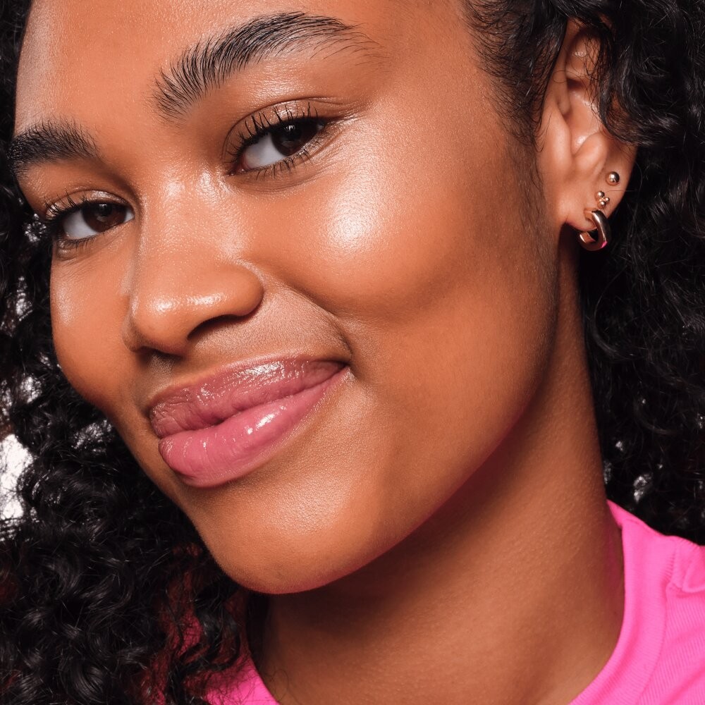 Хайлайтер для лица в стике Essence Baby got glow 10 5,5г. Фото 6.