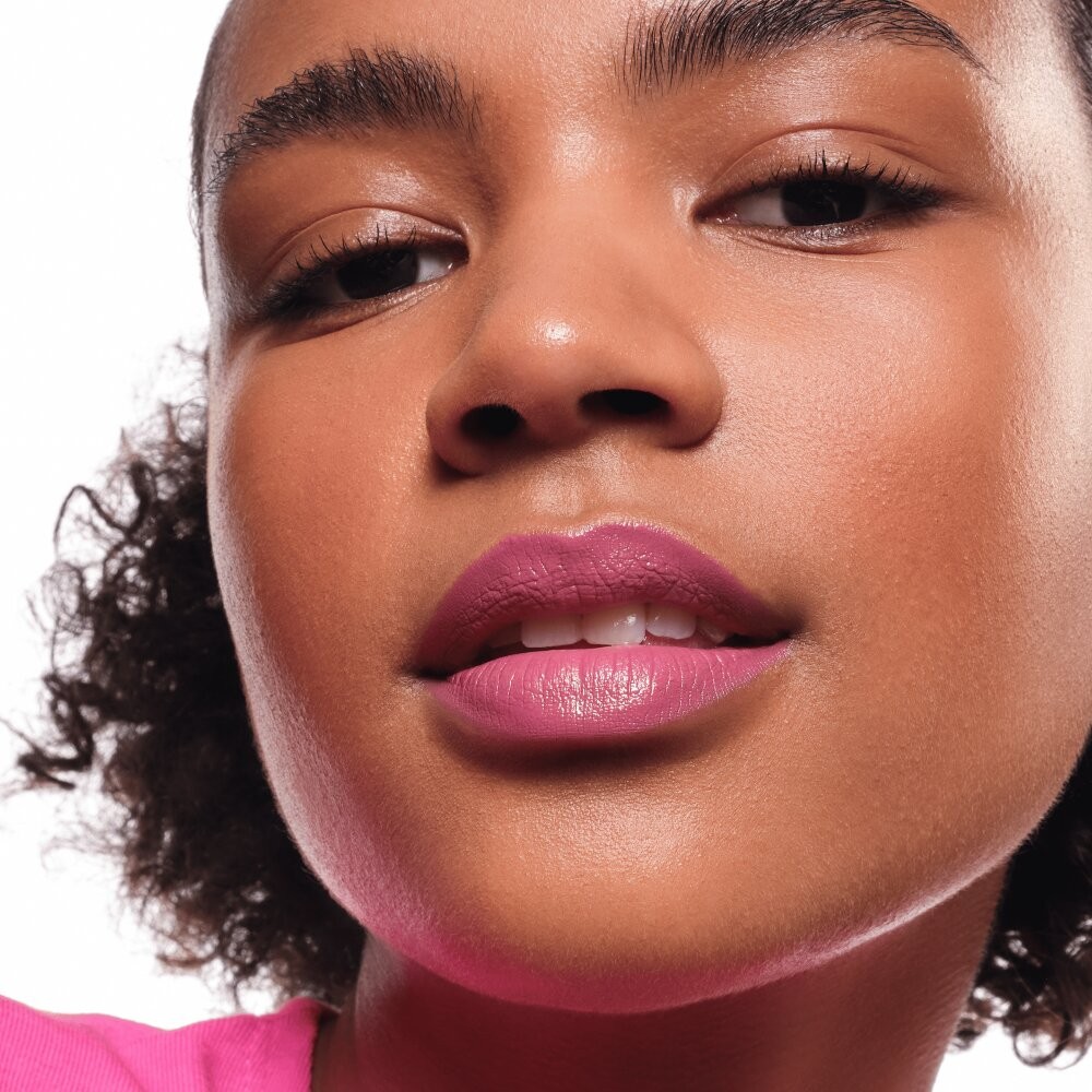 Помада для губ Essence Satin Glow luminous shine lipstick 04 3,5г. Фото 4.