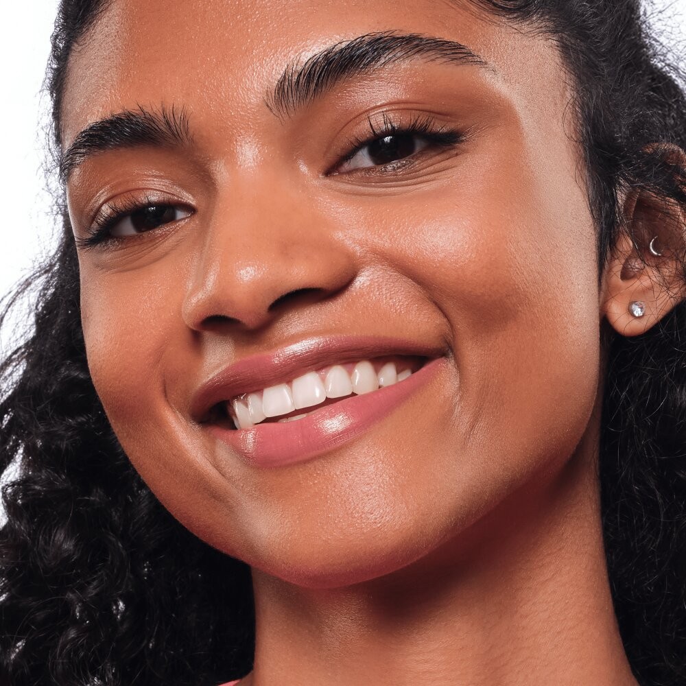 Помада для губ Essence Satin Glow luminous shine lipstick 01 3,5г. Фото 6.