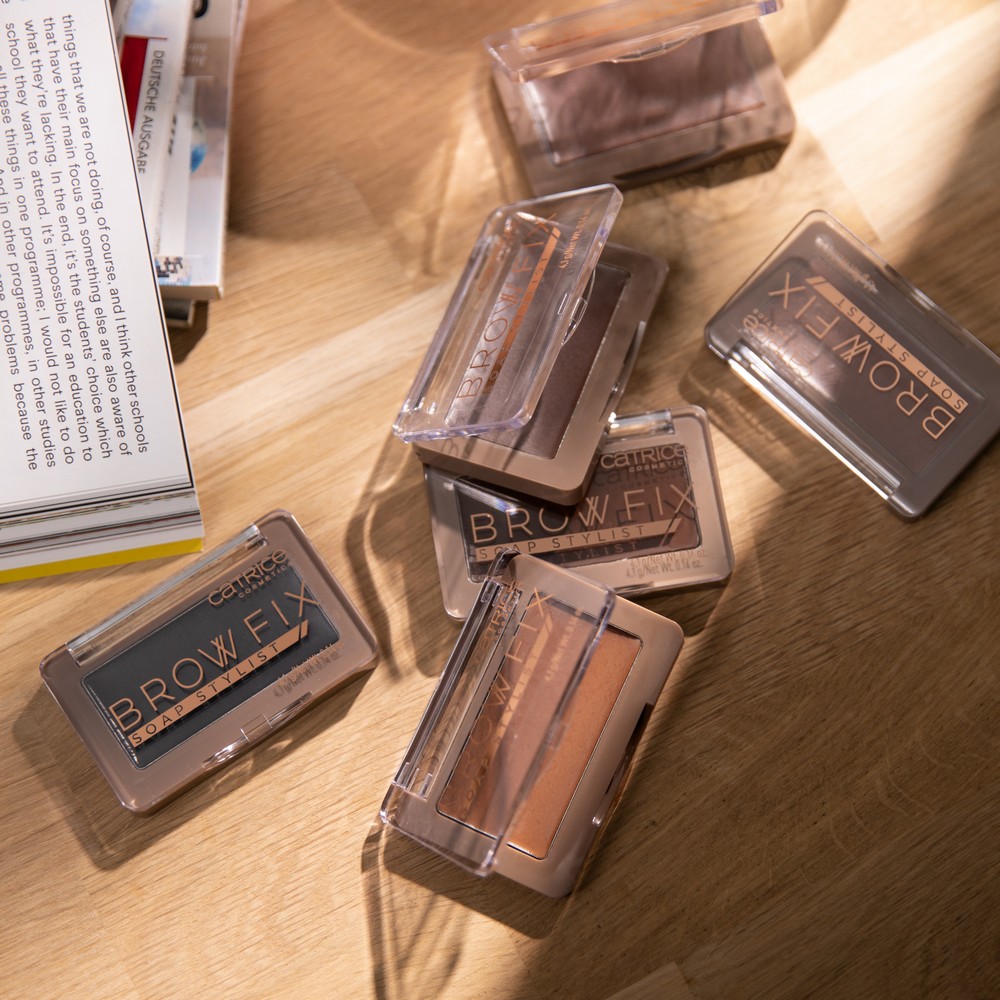 Мыло для укладки бровей Catrice Brow Fix Soap Stylist 010 4,1г. Фото 6.