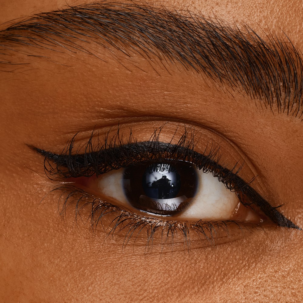 Водостойкая подводка - фломастер для век Catrice It's Easy Tattoo liner 010 1,1мл. Фото 9.