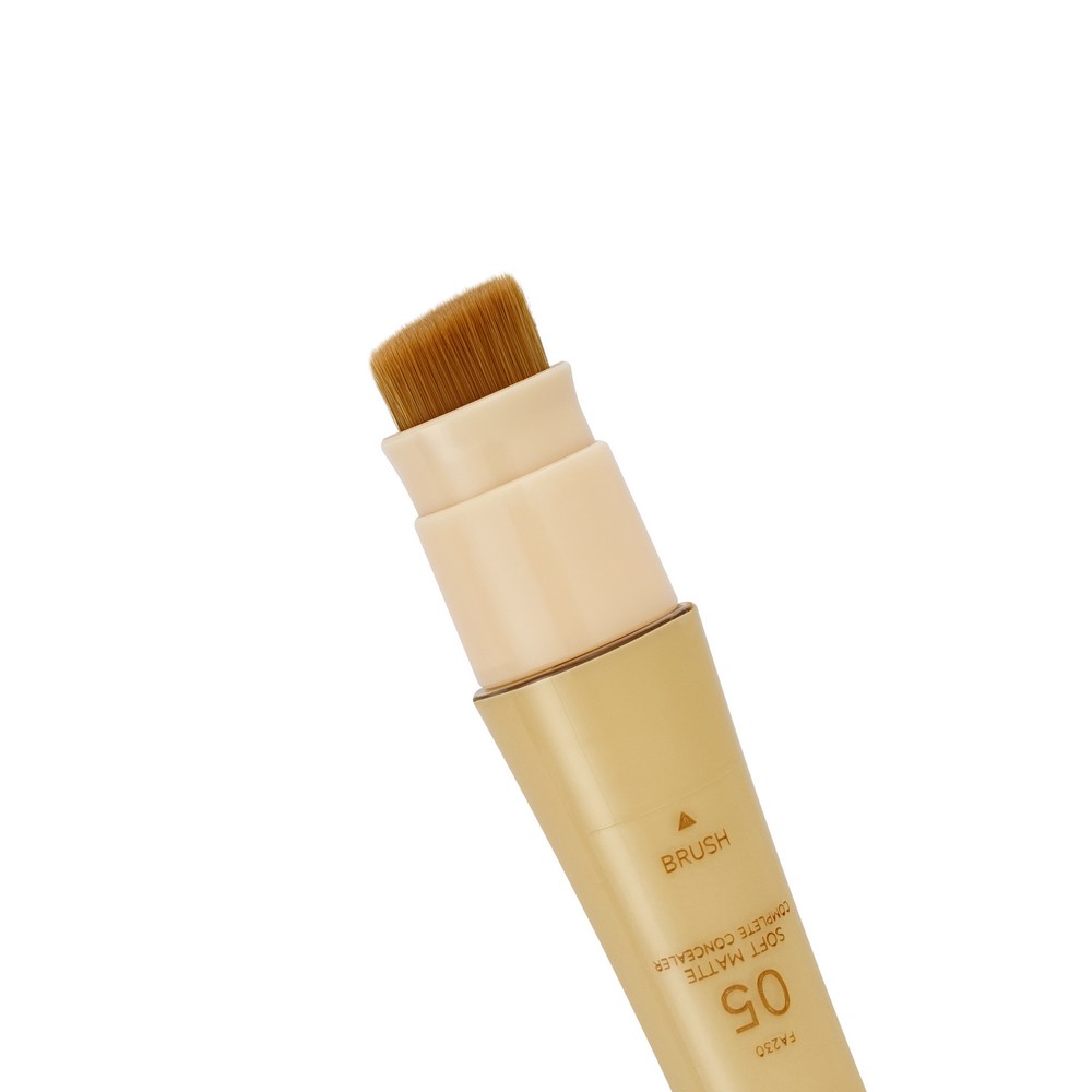 Консилер для лица с кистью Focallure Soft Matte Complete Concealer 05 8г. Фото 6.