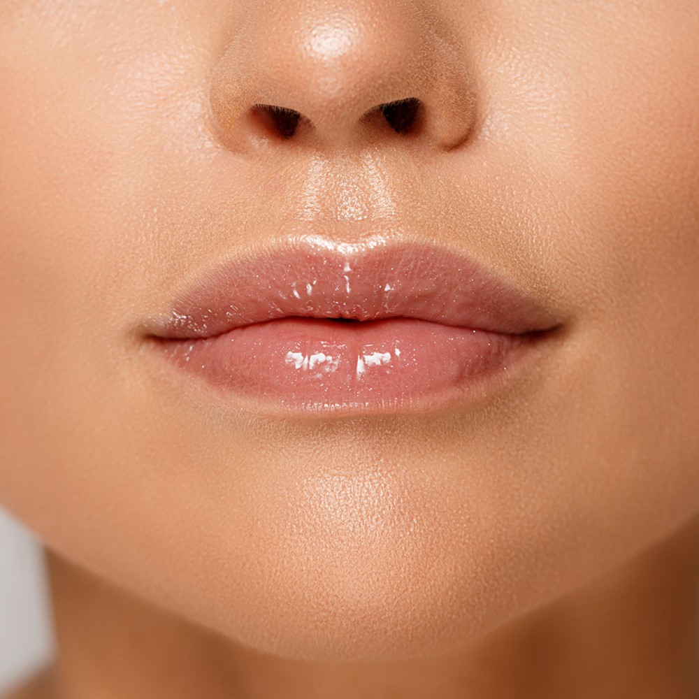 Блеск - плампер для губ Luxvisage Lip Volumizer hot vanilla 306 , 2,9г. Фото 5.