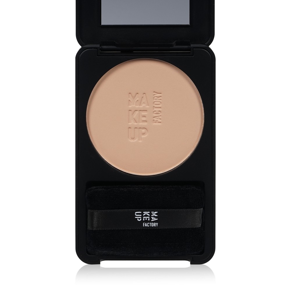 Тональная основа для лица Make Up Factory Mineral Compact Powder Foundation 22 9г. Фото 7.